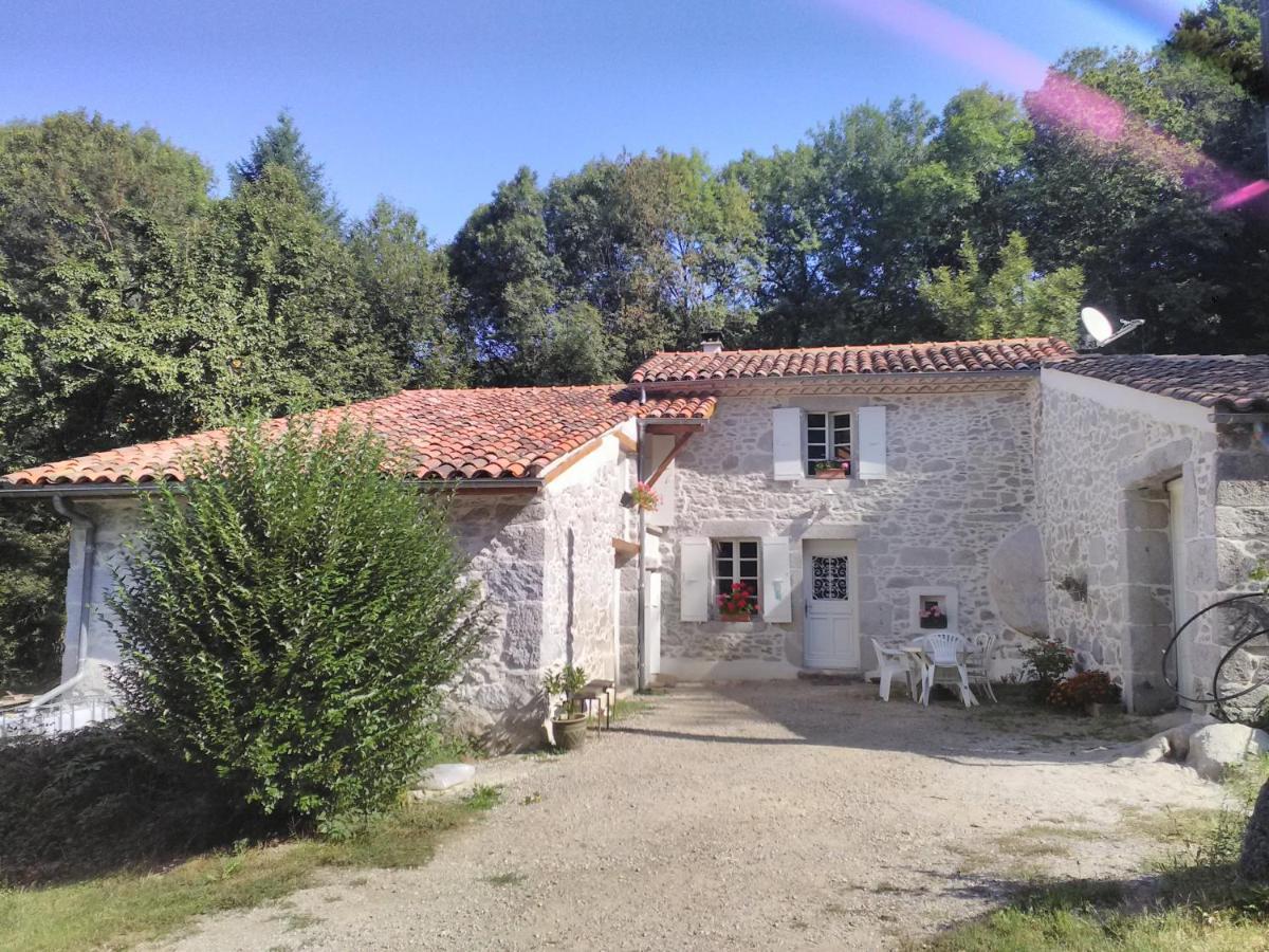 Gite Le Coumis 1370 Saint-Salvy-de-la-Balme Екстер'єр фото